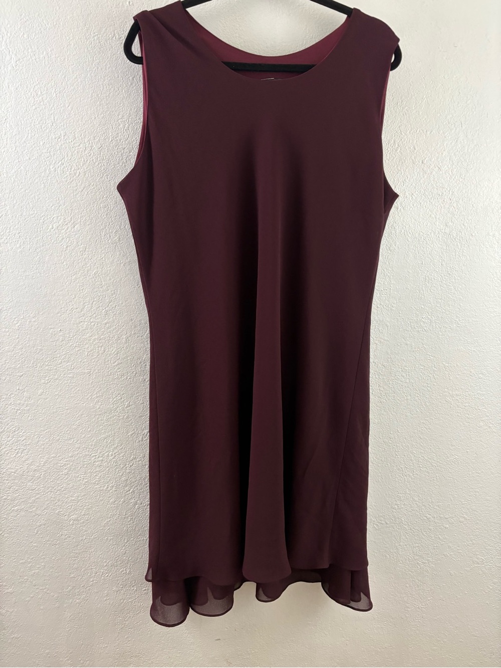 Anna burgundy shift dress classic sleeveless design and a flared hem size 2XL